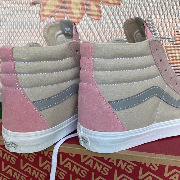 Vans WMNS Sk8-Hi
Color Block Pink/Multi
VN0A7Q5NBIY
Sneakers - Picture 15 of 16